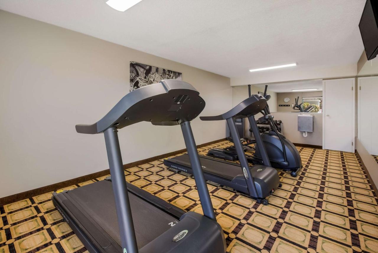 Best Western University Inn Мъри Екстериор снимка